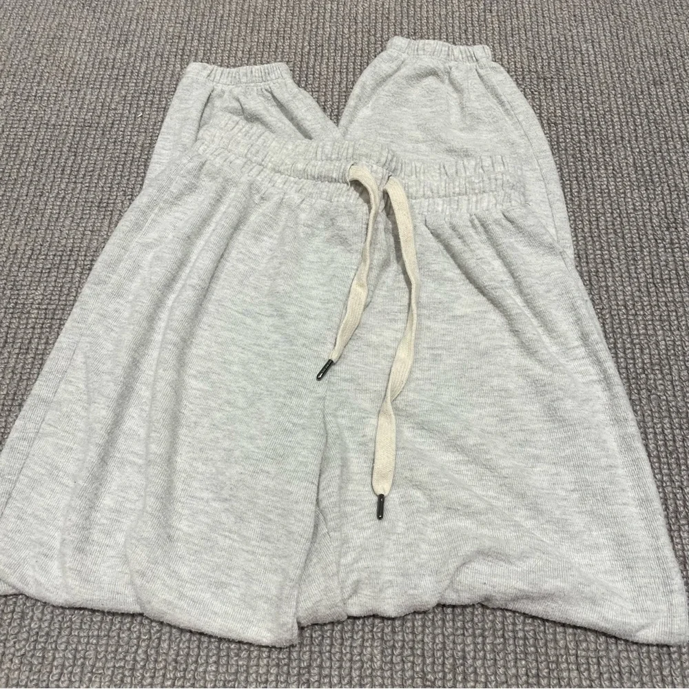 Urban Outfitters Out from Under Jenny Fleece Jogger Pant in Light Grey (XS) - Picture 6 of 8